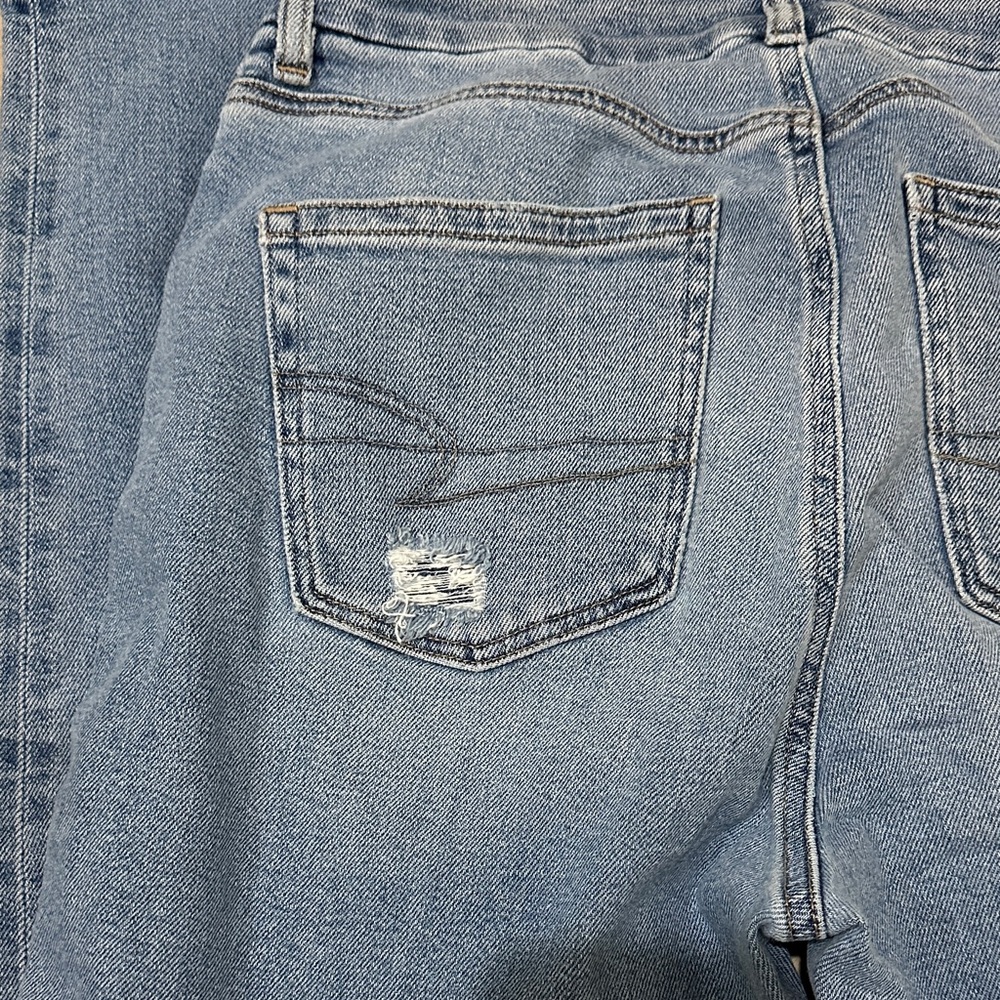 American Eagle Outfitters High Rise Distressed Denim Jeans - Picture 3 of 8